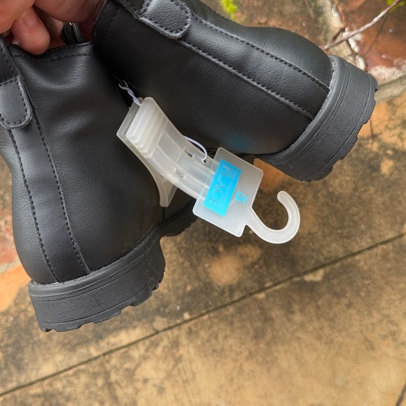 The Children’s Place Black Ankle Boots size 5 - Picture 5 of 7